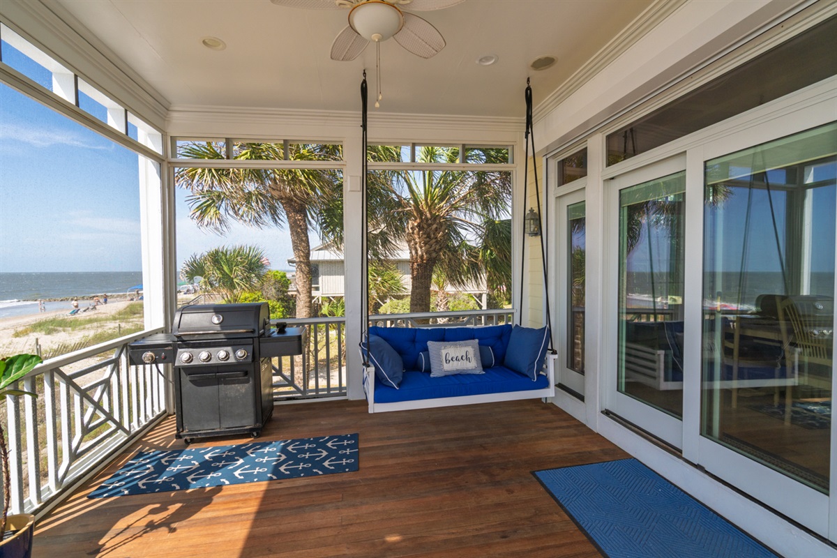 Swing while cooking or not!......with a view and the sound of waves!