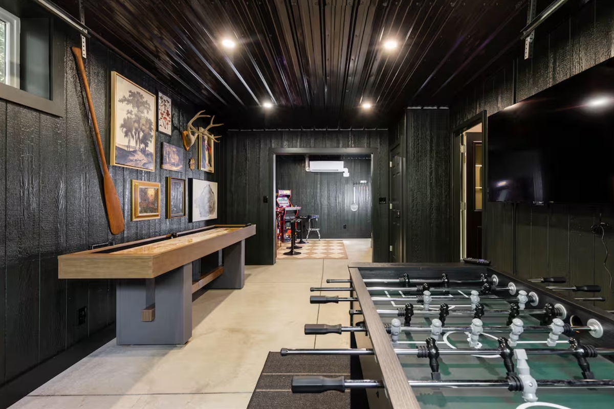 Game Room (Foosball, Arcade Games, Shuffleboard)