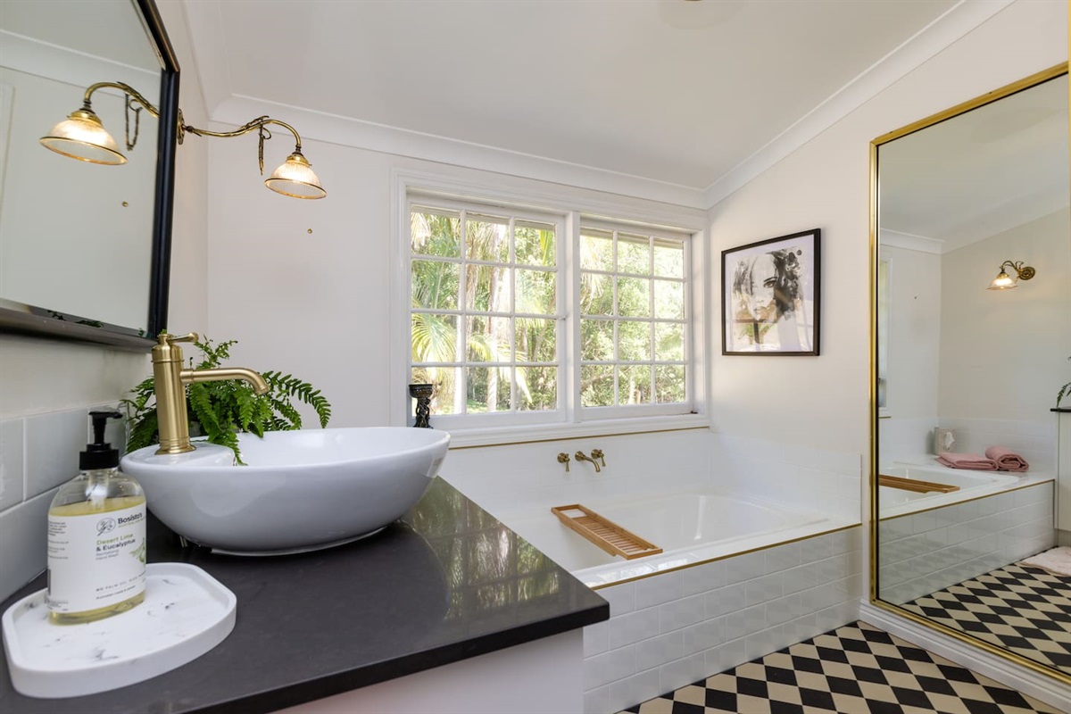 Beautiful enamel bath in Main Bathroom, equipped with instantaneous gas hot water, meaning there is always hot water ....no matter what number you were in the Shower/Bath list...  The bath even has beautiful forest views… Relax and Enjoy 