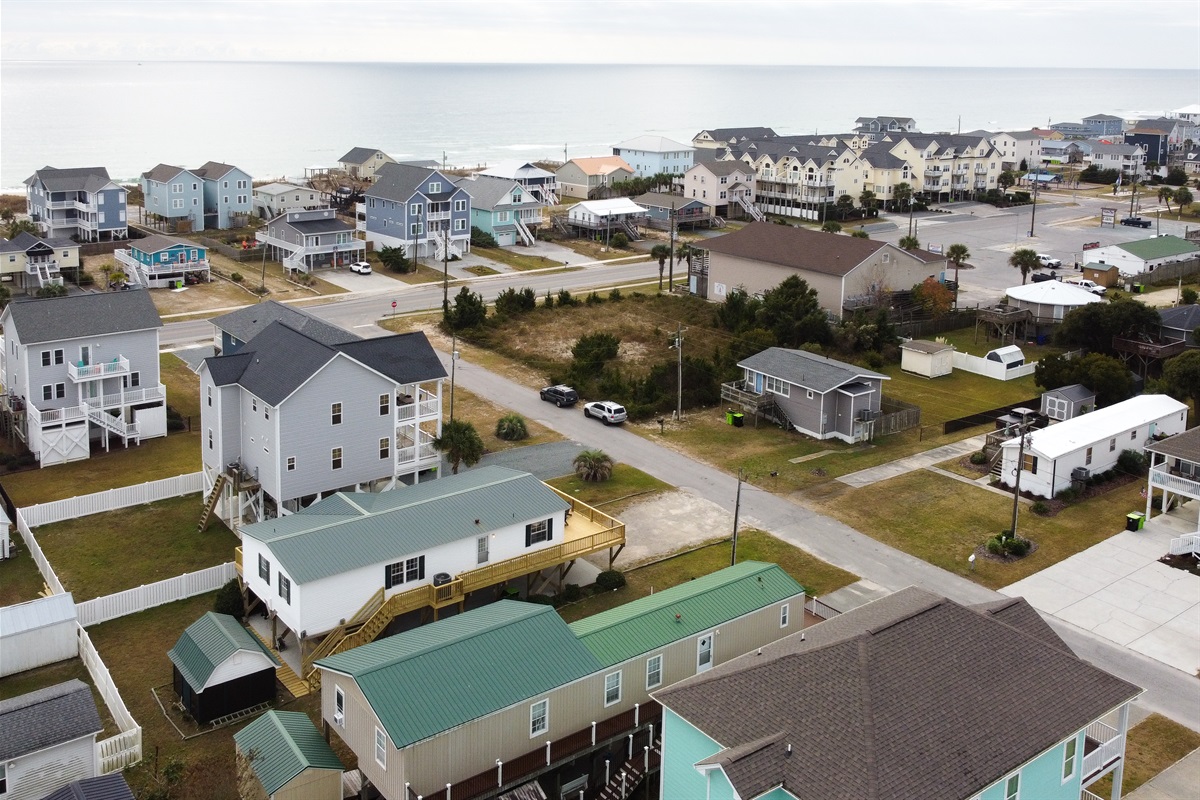 Just 0.1 Miles to the Beach!