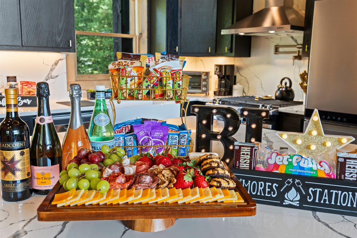 Refuel, relax, and recharge from the moment you walk in at the Snack Station + a Coffee Bar stocked with everything you need to enjoy a fresh cup any time of day. Thoughtful touches to make you feel instantly at home!