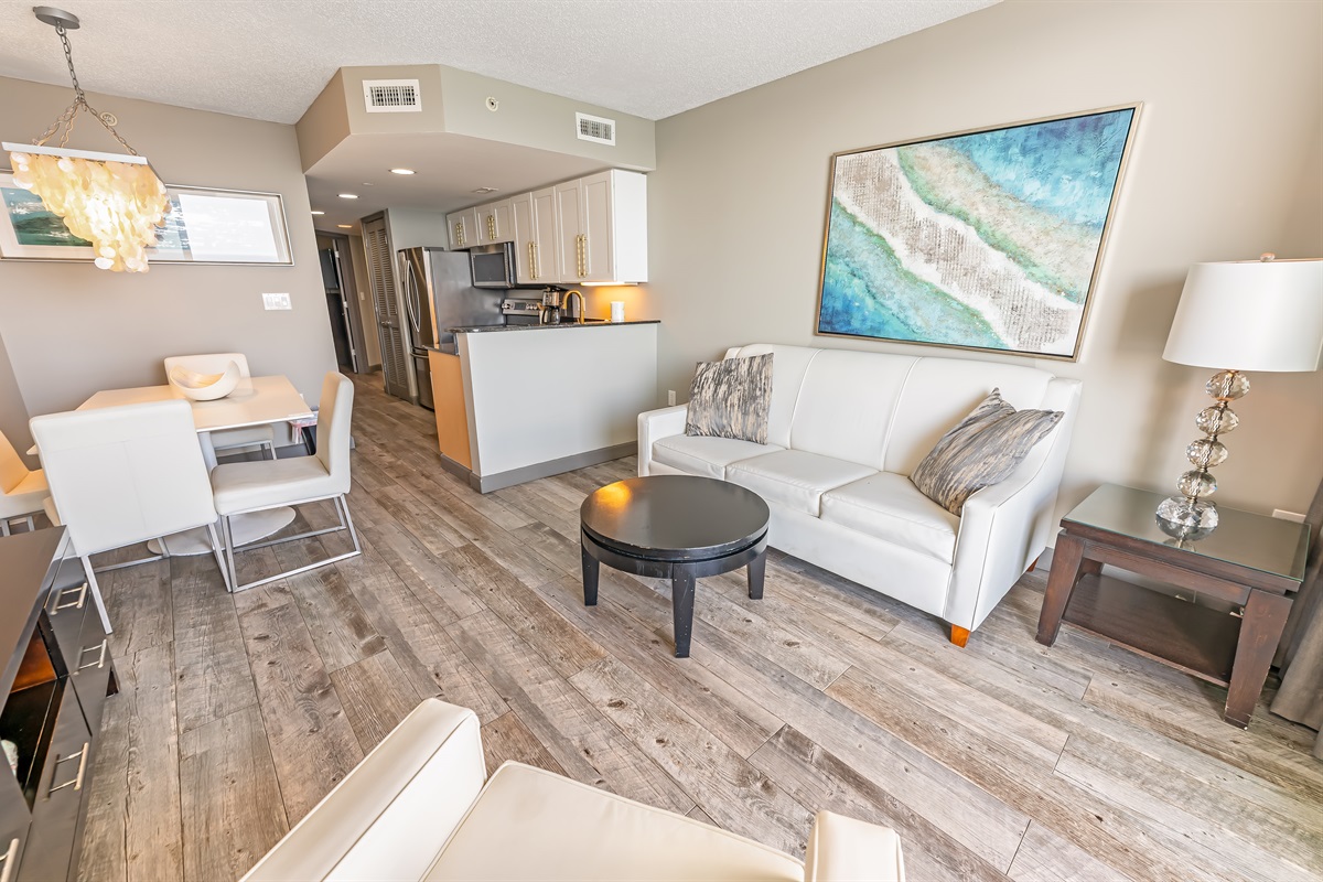 Living Room with Stunning Views🌊☀️