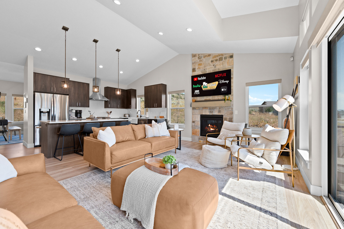 Take in breathtaking mountain scenery from the comfort of the bright, welcoming great room.