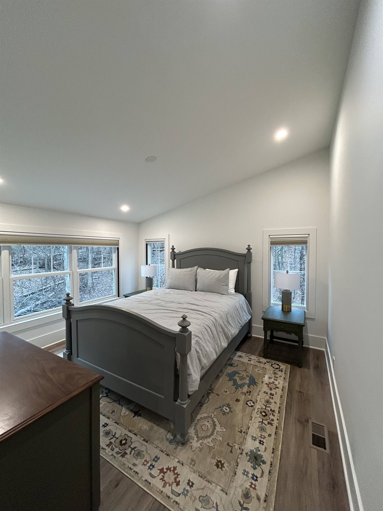 Upstairs bedroom - queen bed