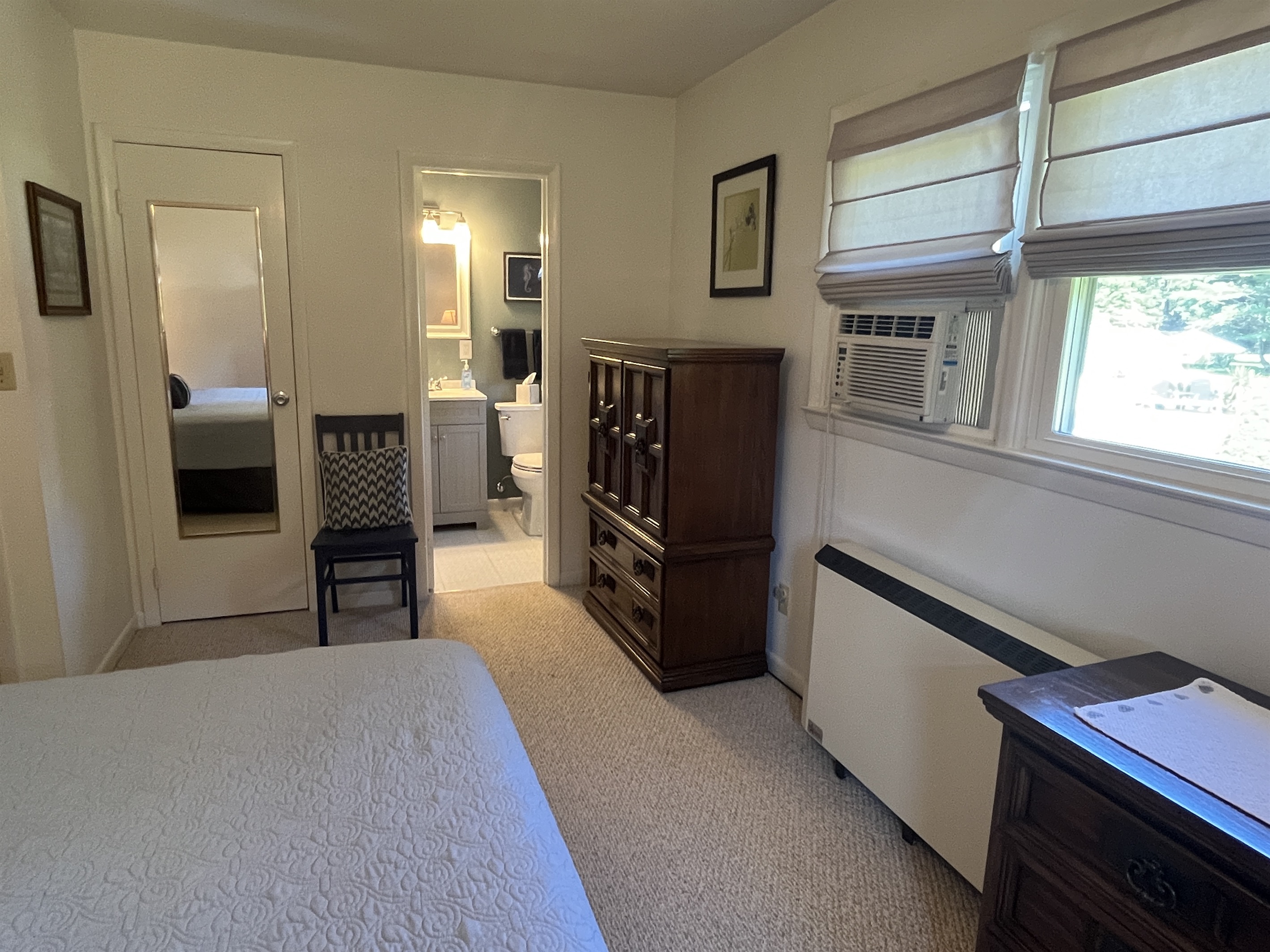 King bedroom with ensuite 1/2 bath