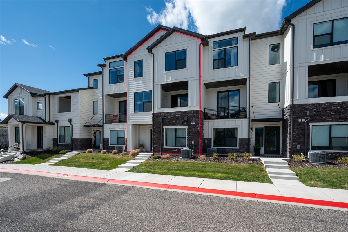 Stylish new construction in the heart of Mountain Green.