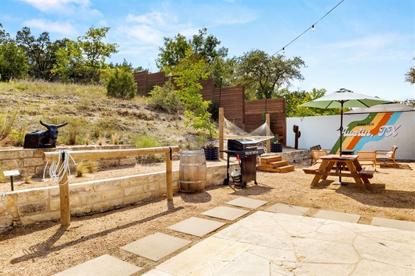 How about a delicious al fresco family meal in the yard?