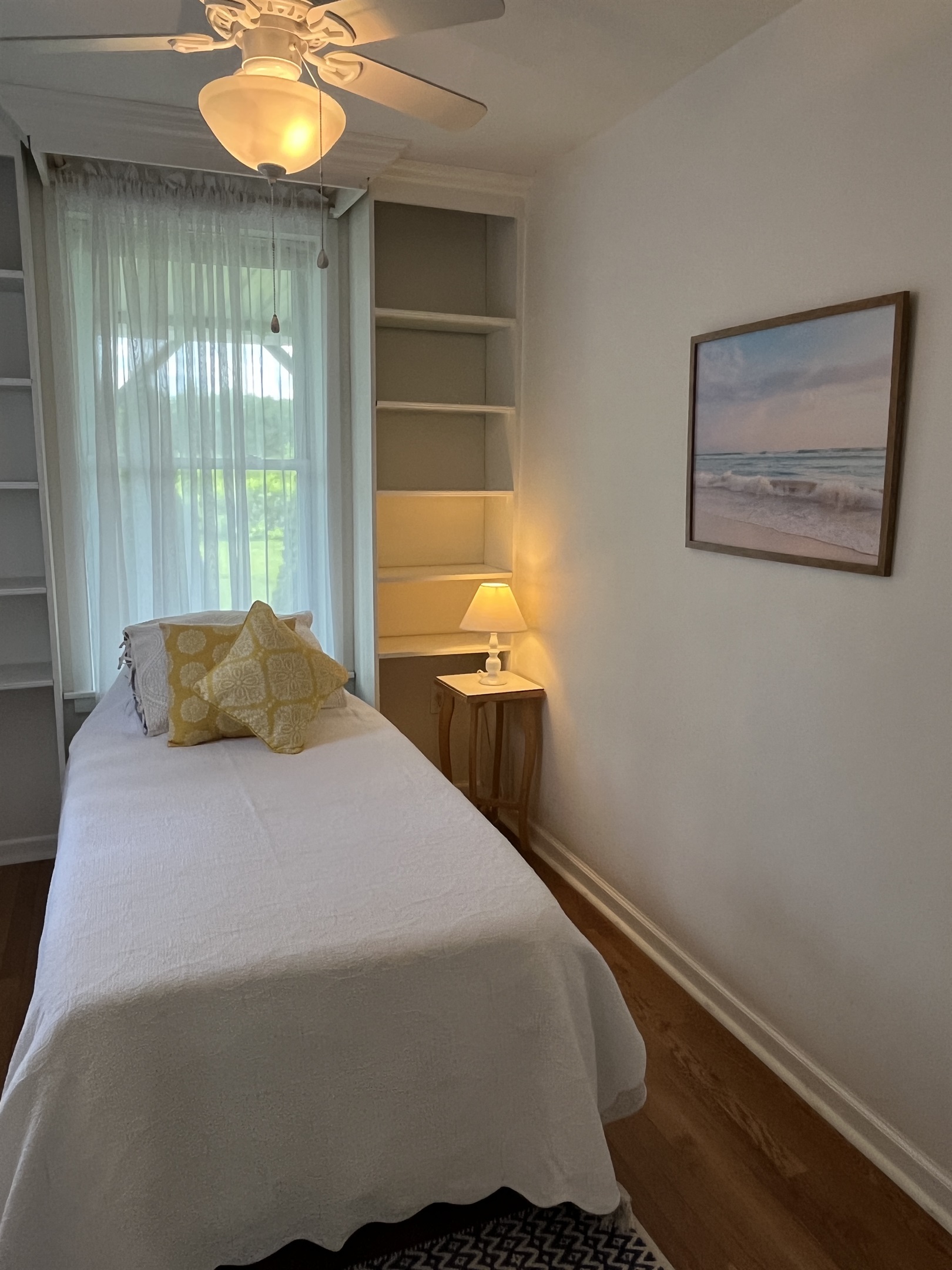 Twin bedroom