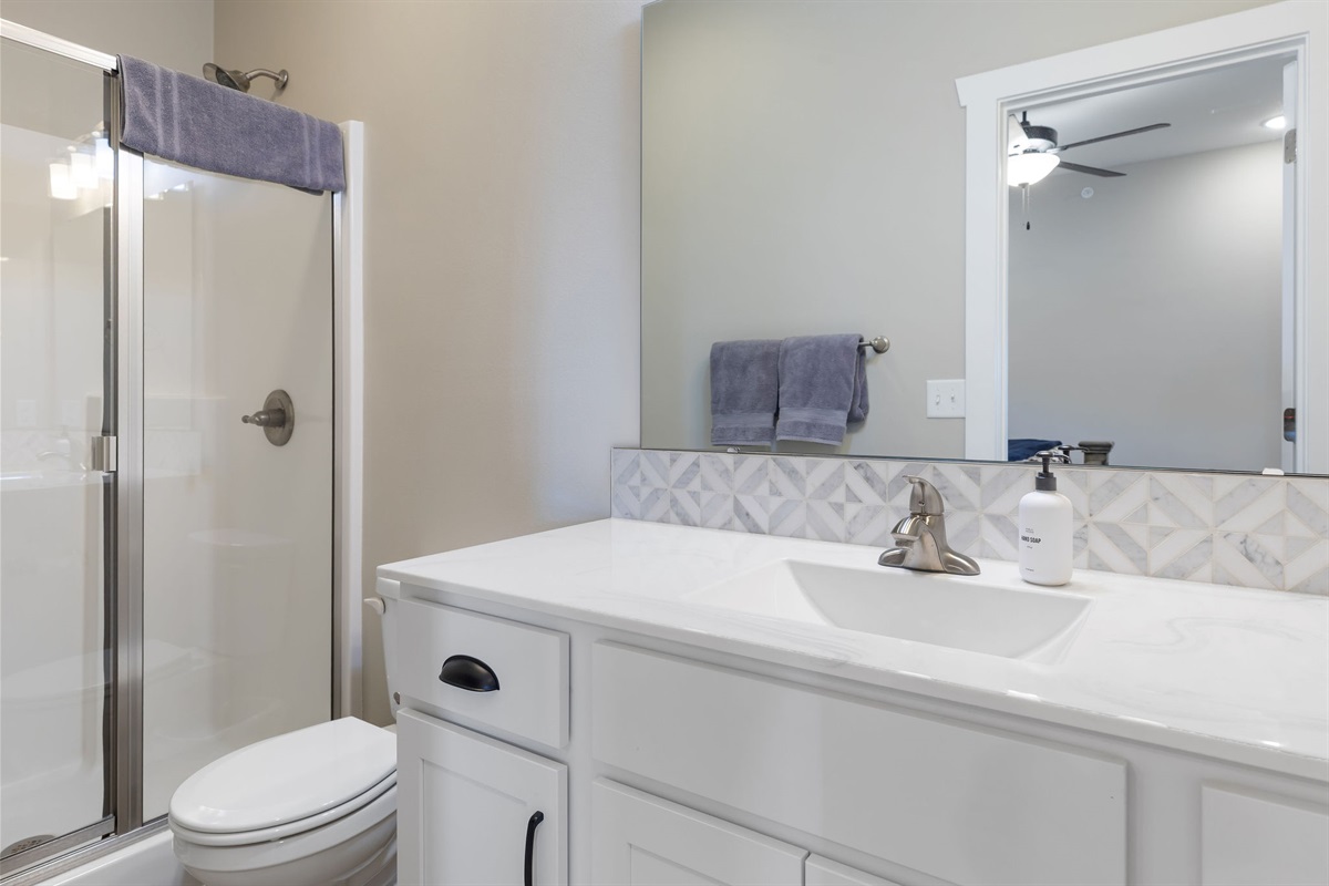 Upper level ensuite bath #6