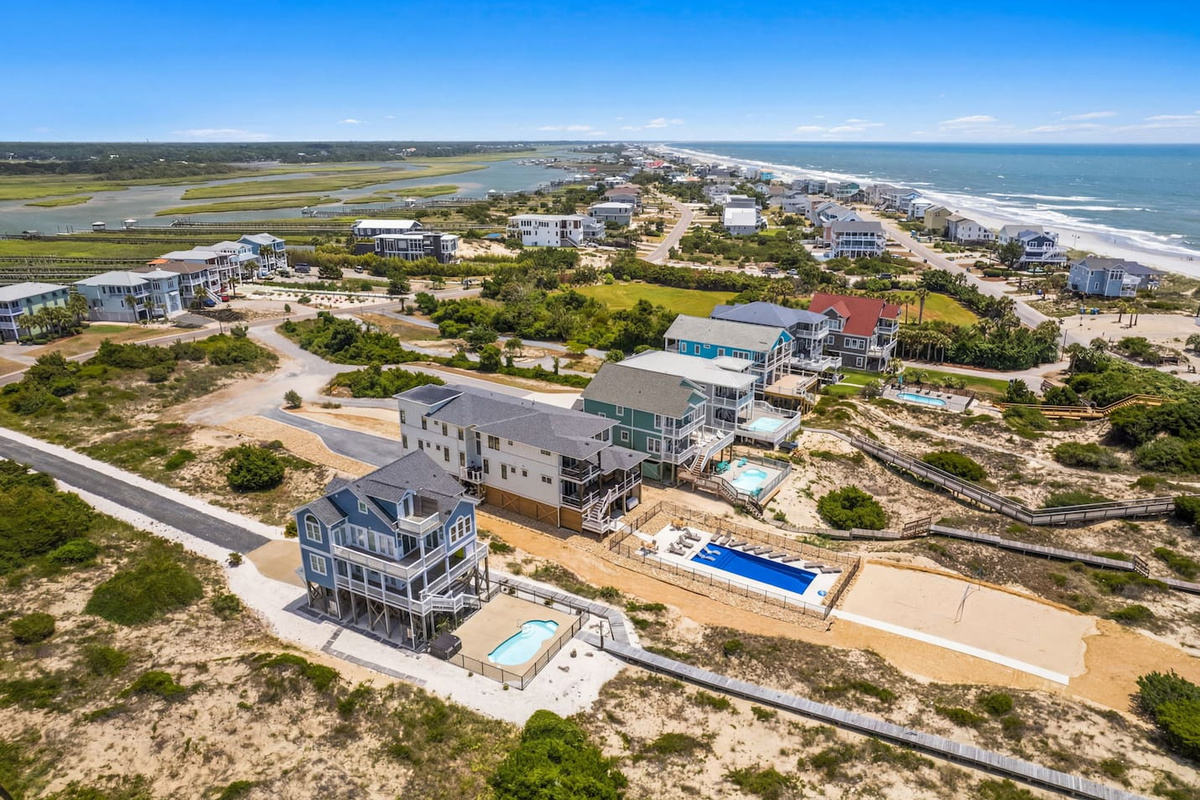 Say hello to the gorgeous Atlantic Ocean! Fun in the sun is just steps away from Zen's backyard. 