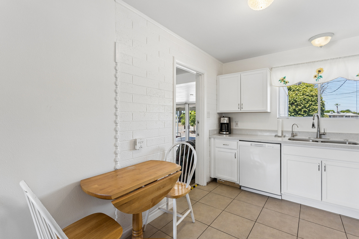Classic Sun City Retreat | 2BR/1BA | Quiet Neighborhood — Classic Sun City Retreat | 2BR/1BA | Quiet Neighborhood, Sun City, Arizona — photo 16