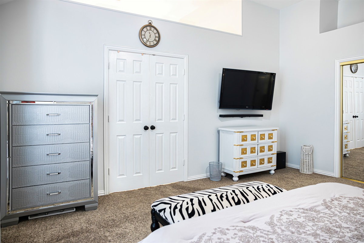 Master Suite Double Dressers, Flat Screen TV, Soundbar and Subwoofer, with Glass Full Length Mirror Closet Doors