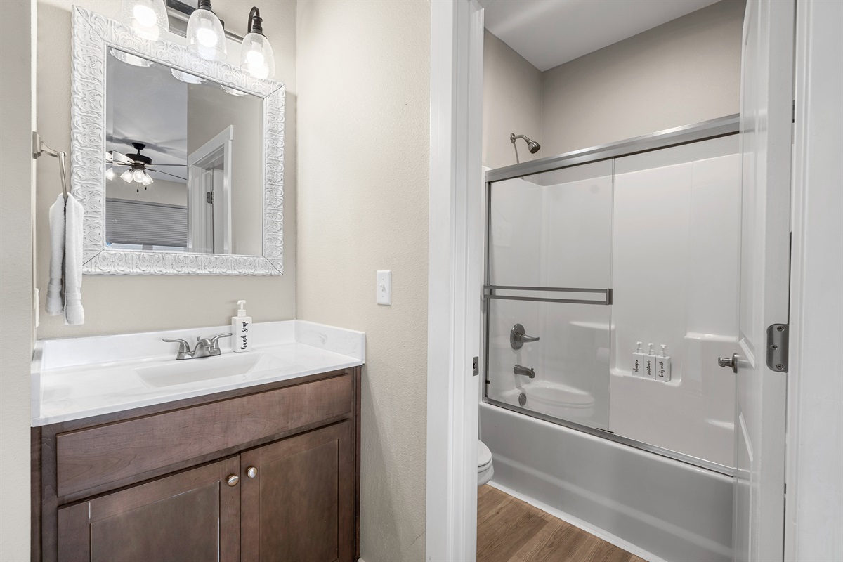 Upper level king bathroom 7