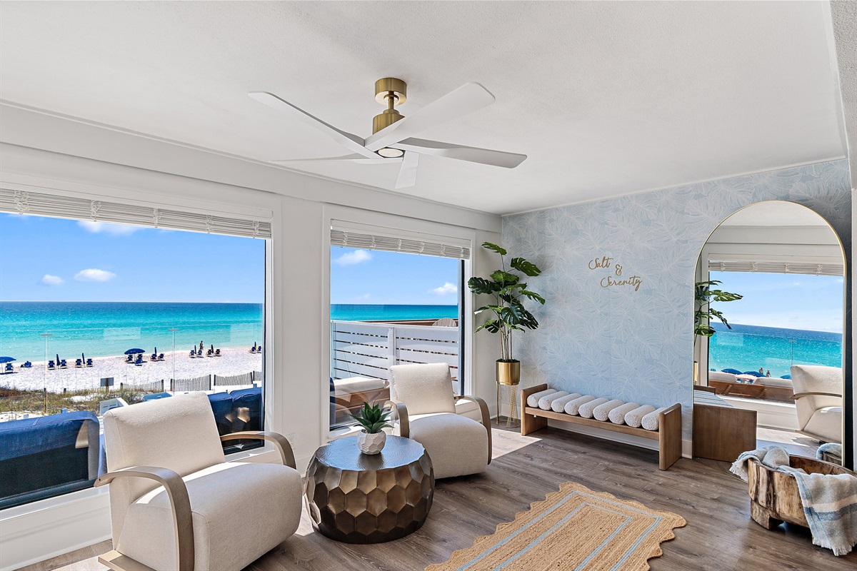 Beautiful sitting area and "Instagram Wall" at Green Reef 1 - Stylish and Gulf Views!