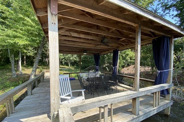 Private gazebo/dock. Seating for 10. Enjoy dining, fishing, swimming, boating!