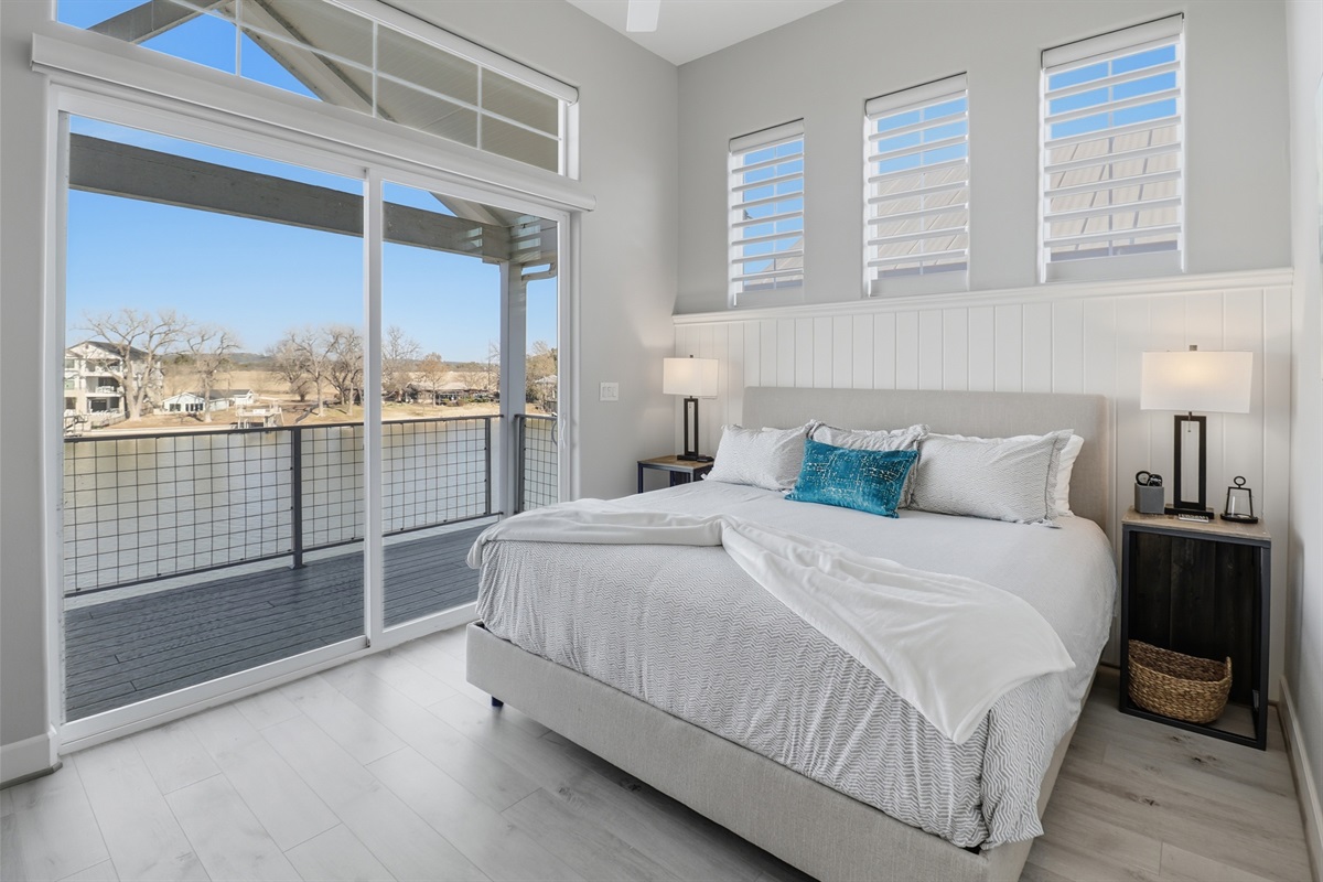 Bedroom 1 Primary - King Bed with Balcony 2 access