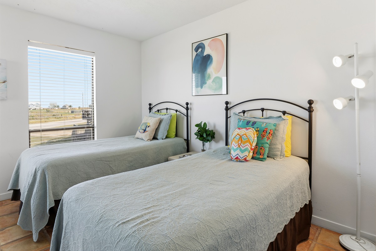2 twin bedroom