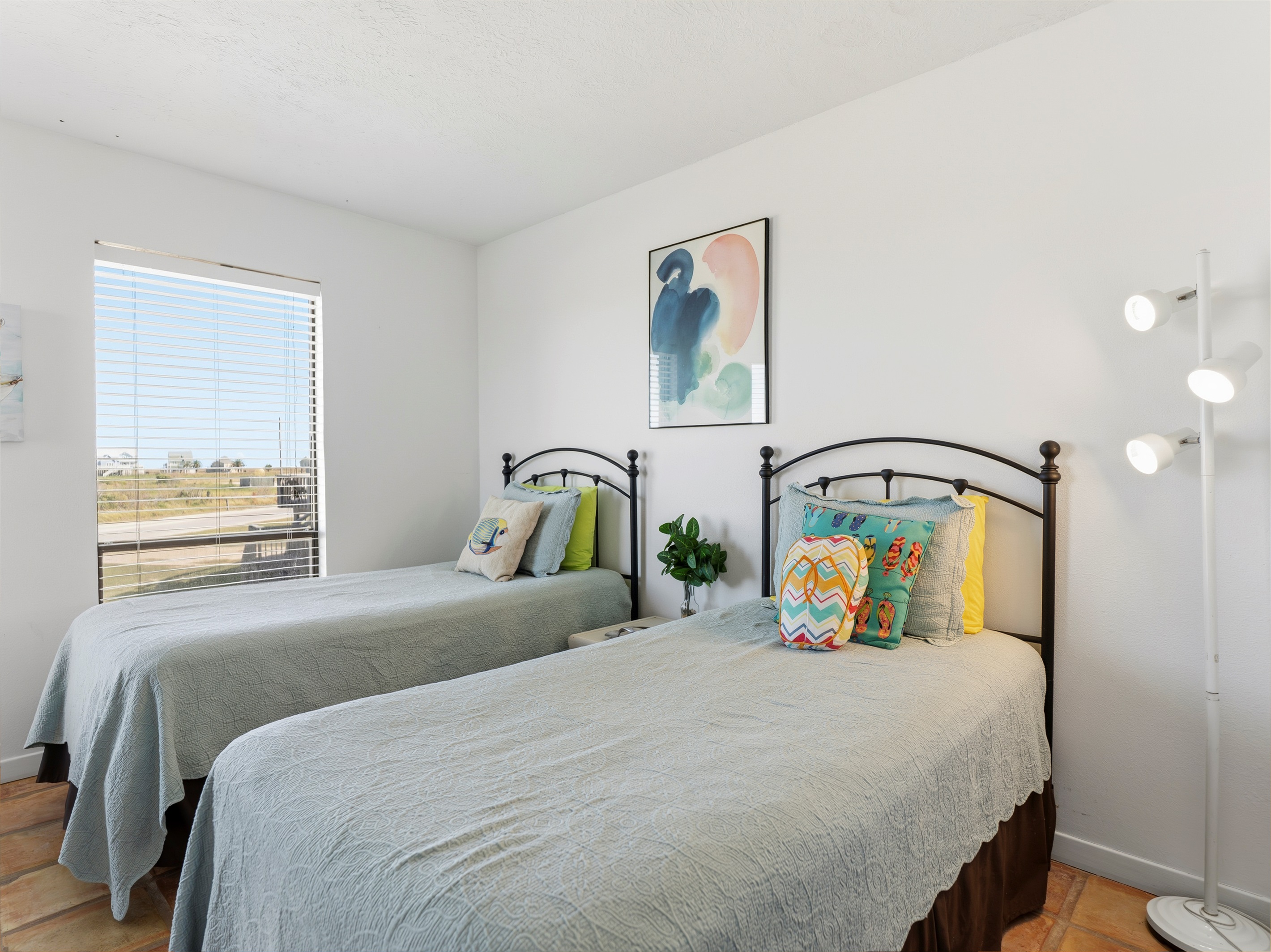 2 twin bedroom