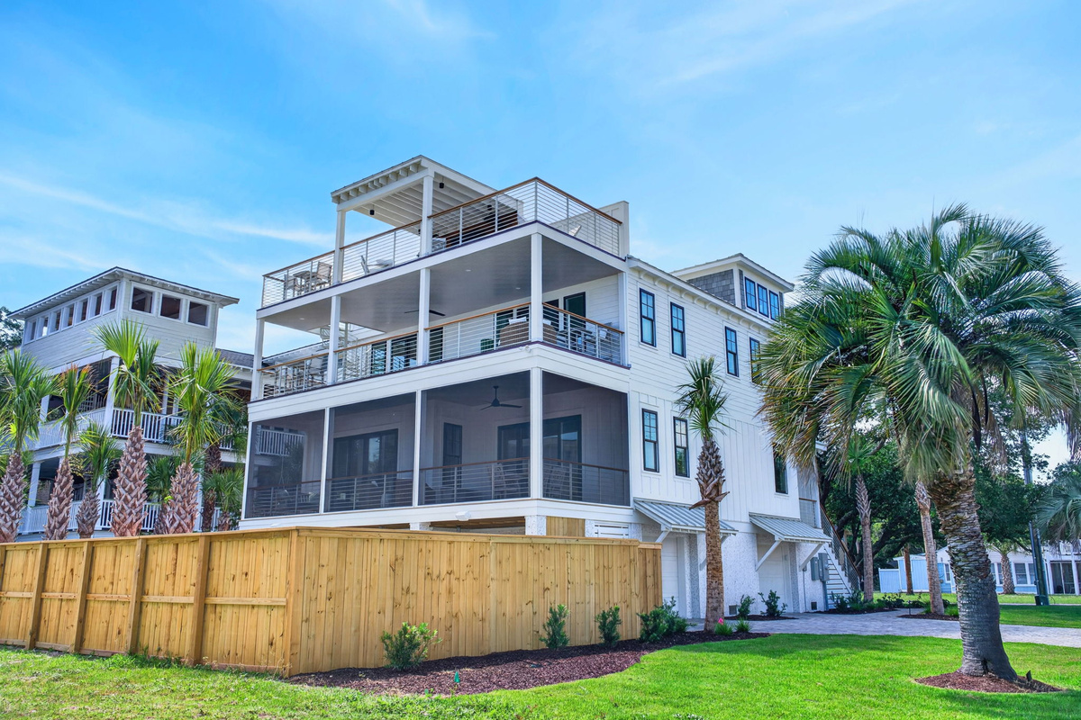 Rear of House | Tahanan Palms | 3 38th Ave | IOP Escapes