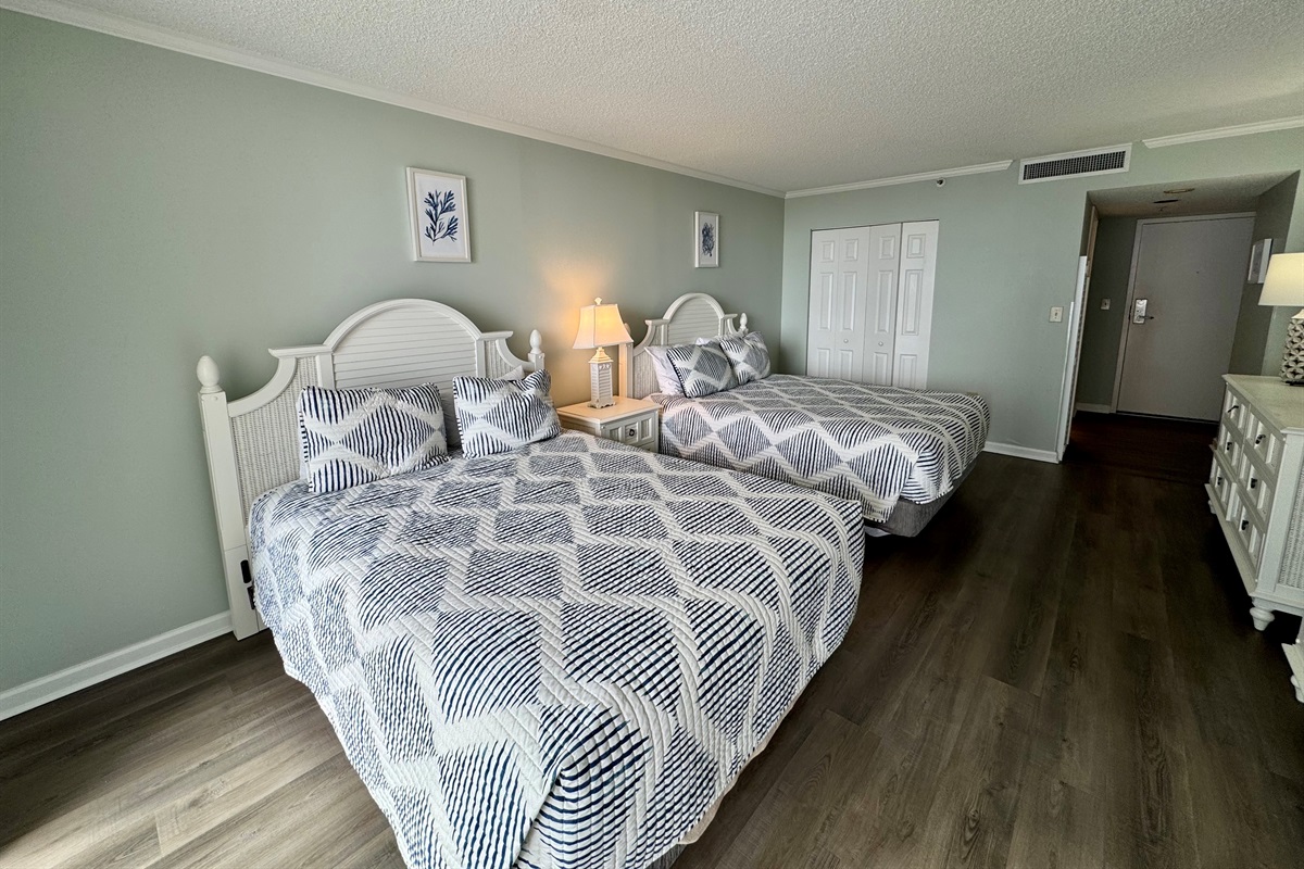 2 Queens in 2nd Bedroom