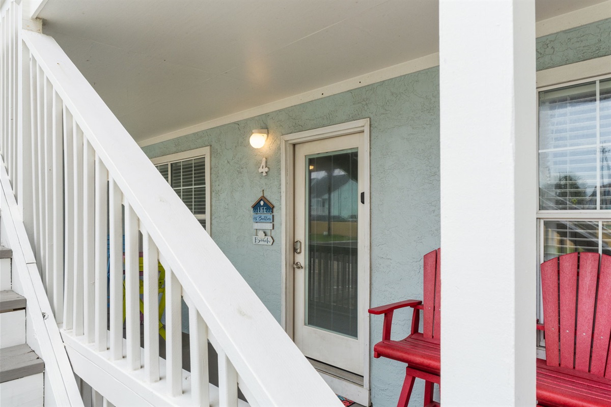 Ground Floor Unit. Outside Seating. 