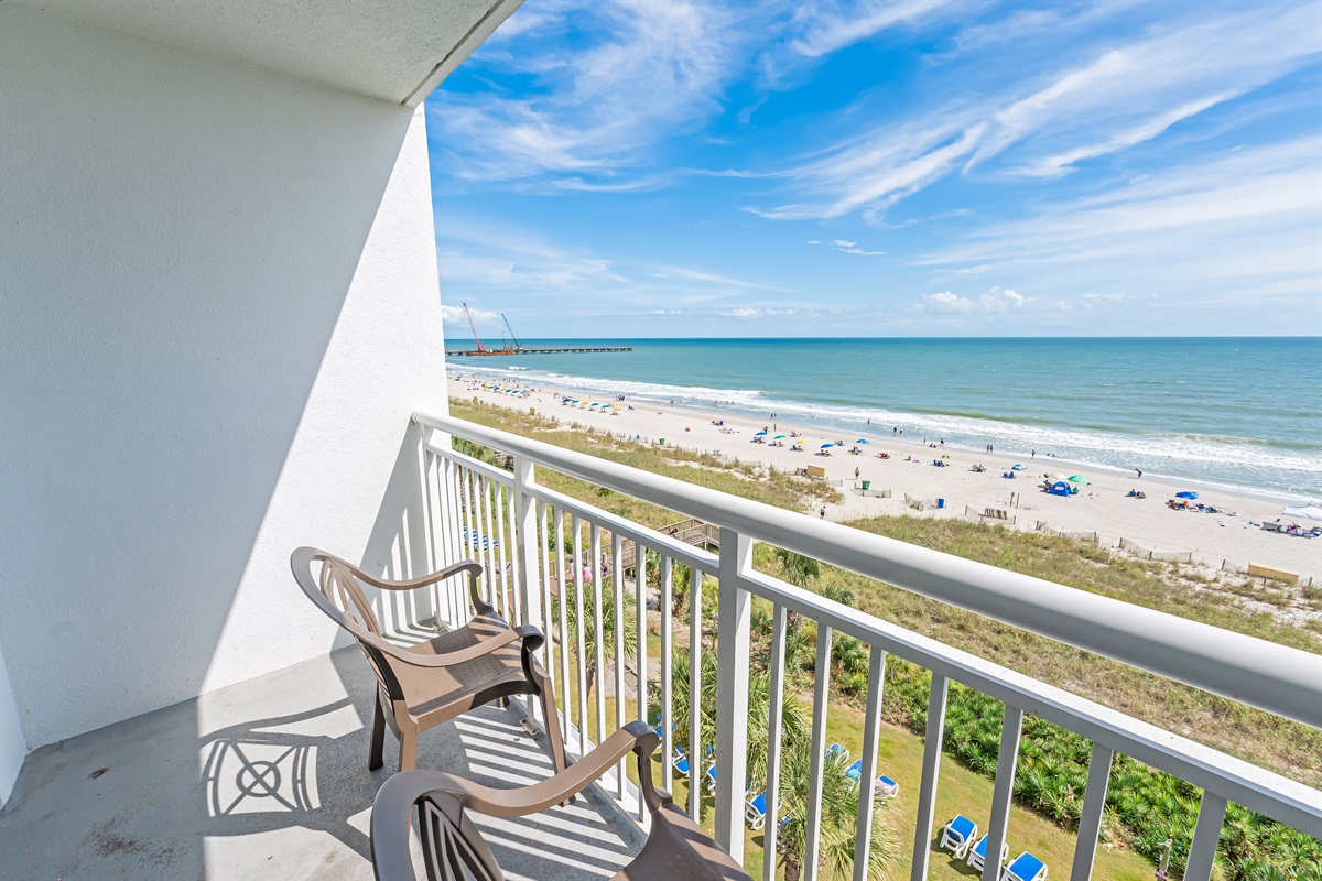 Large Balcony with Amazing Views of the Ocean🌊☀️