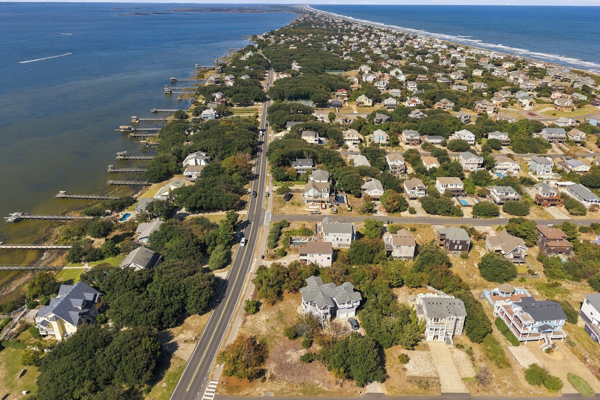 Duck life at its best: the Currituck Sound on one side and the Atlantic on the other.