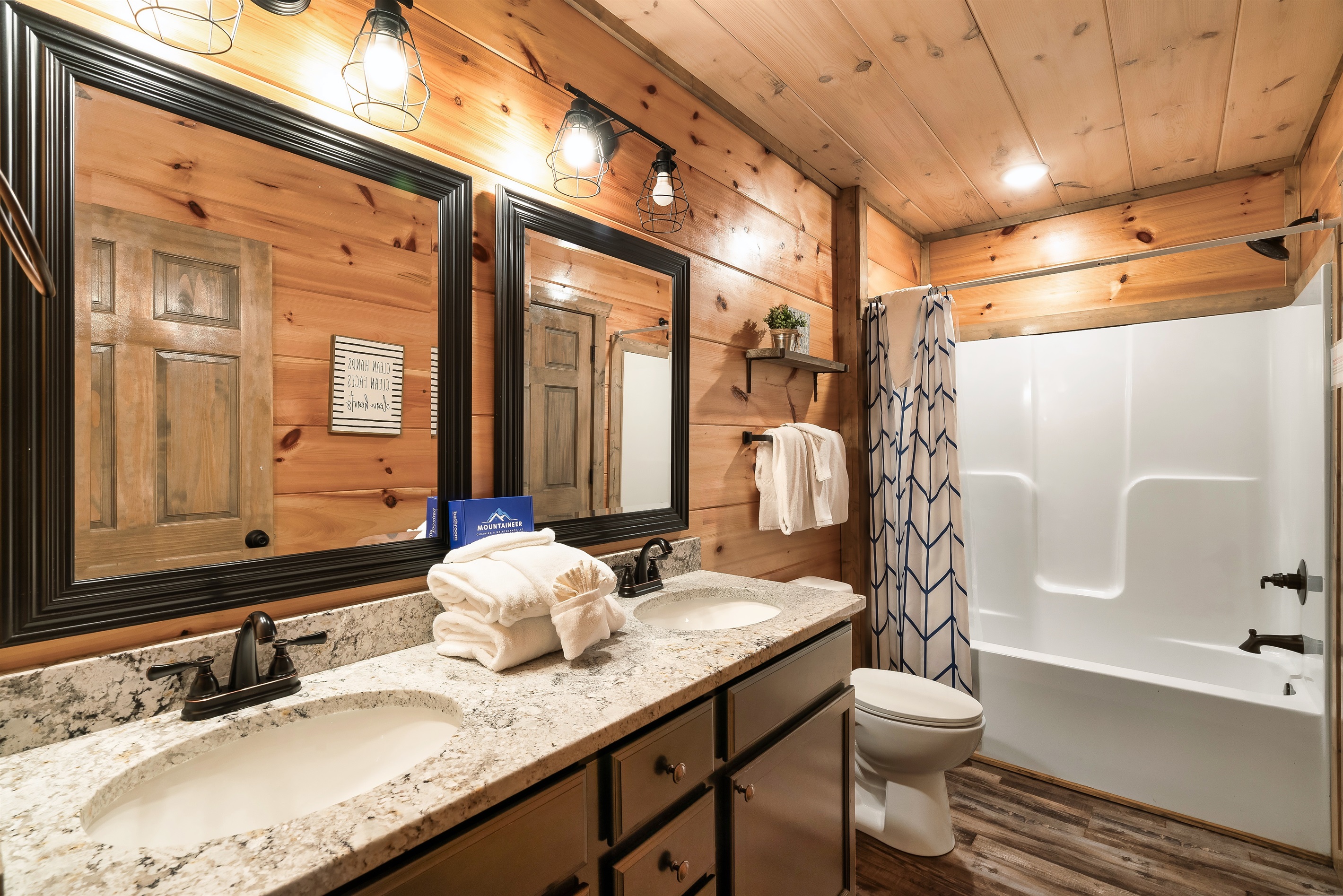 Full bath off the upstairs master!