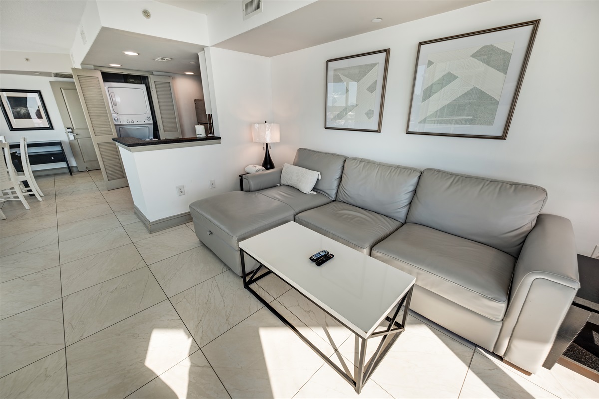 Living Room with Stunning Views🌊☀️