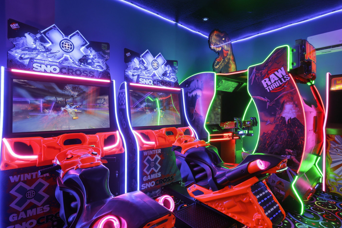 Dual Sno-Cross Snowmobile Racing Games