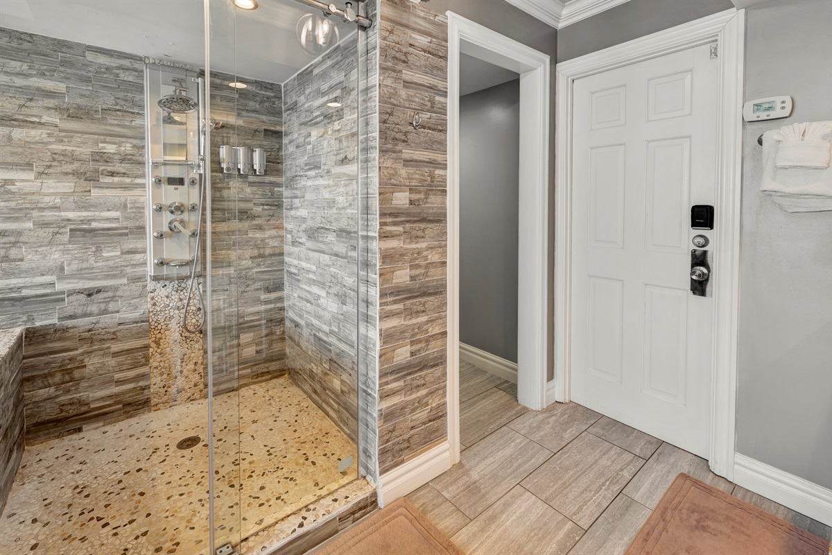 Bathroom with Amazing Views!