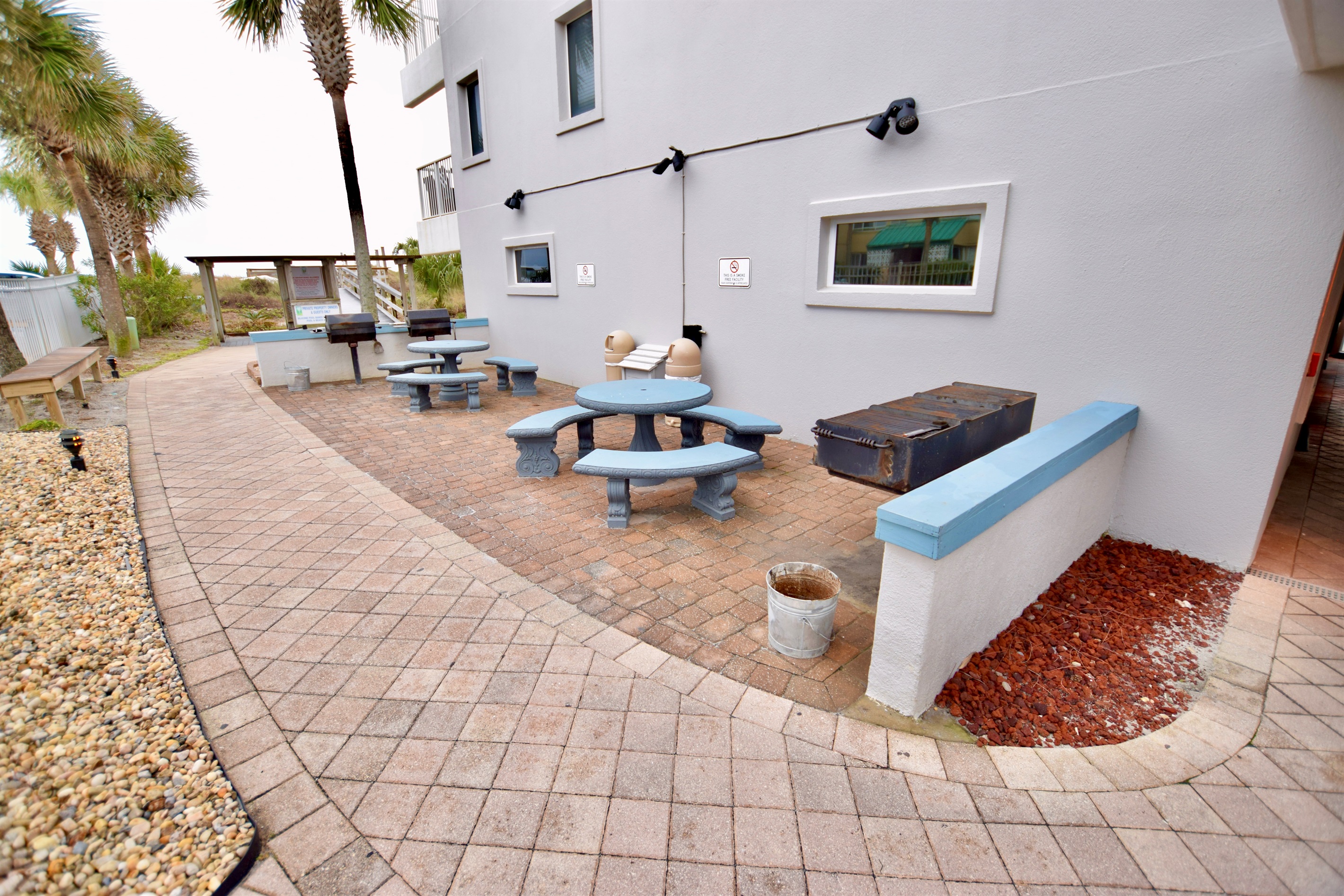 Destin West Gulfside - Grill Area