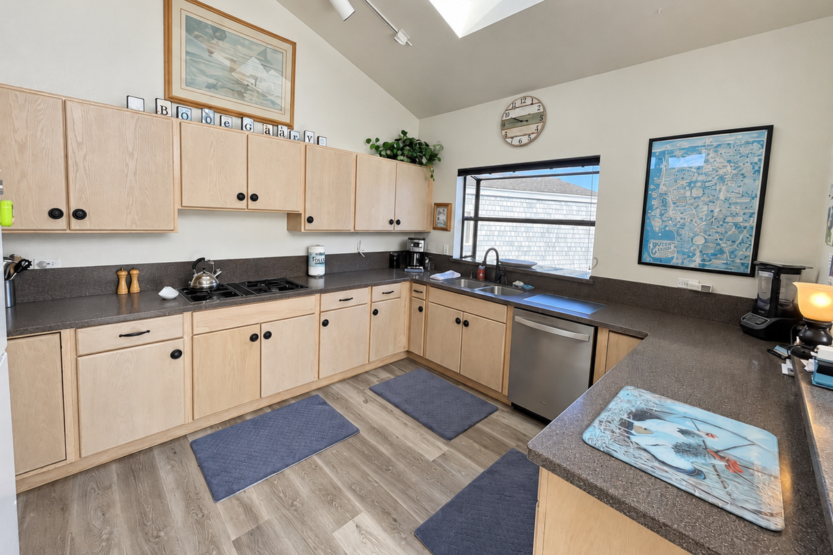Kitchen Fully-equipped