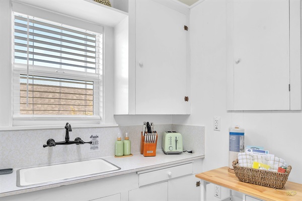 Kitchen Sink and Counter