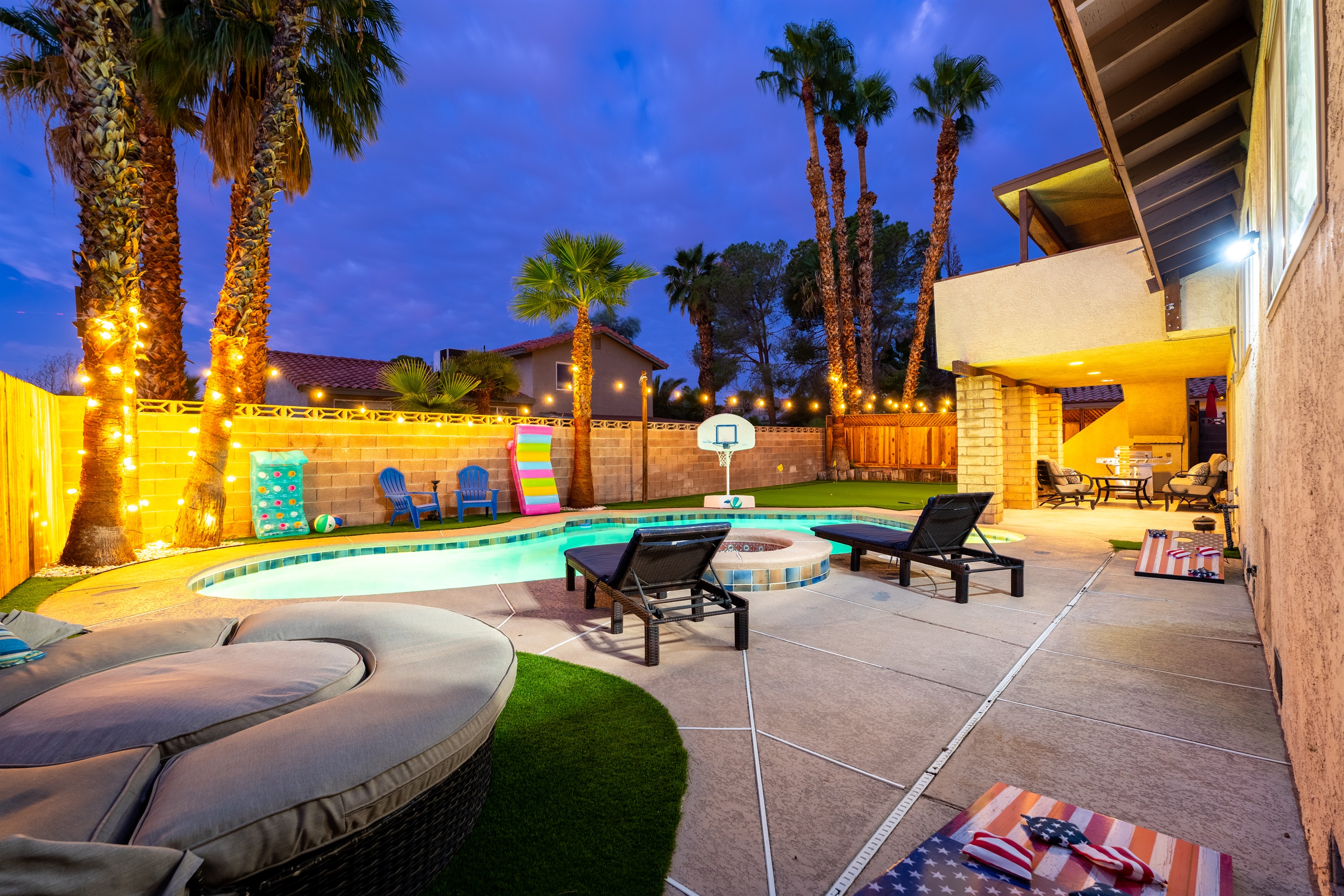 Oasis backyard with pool, mini golf, basketball, bbq, day bed, games!