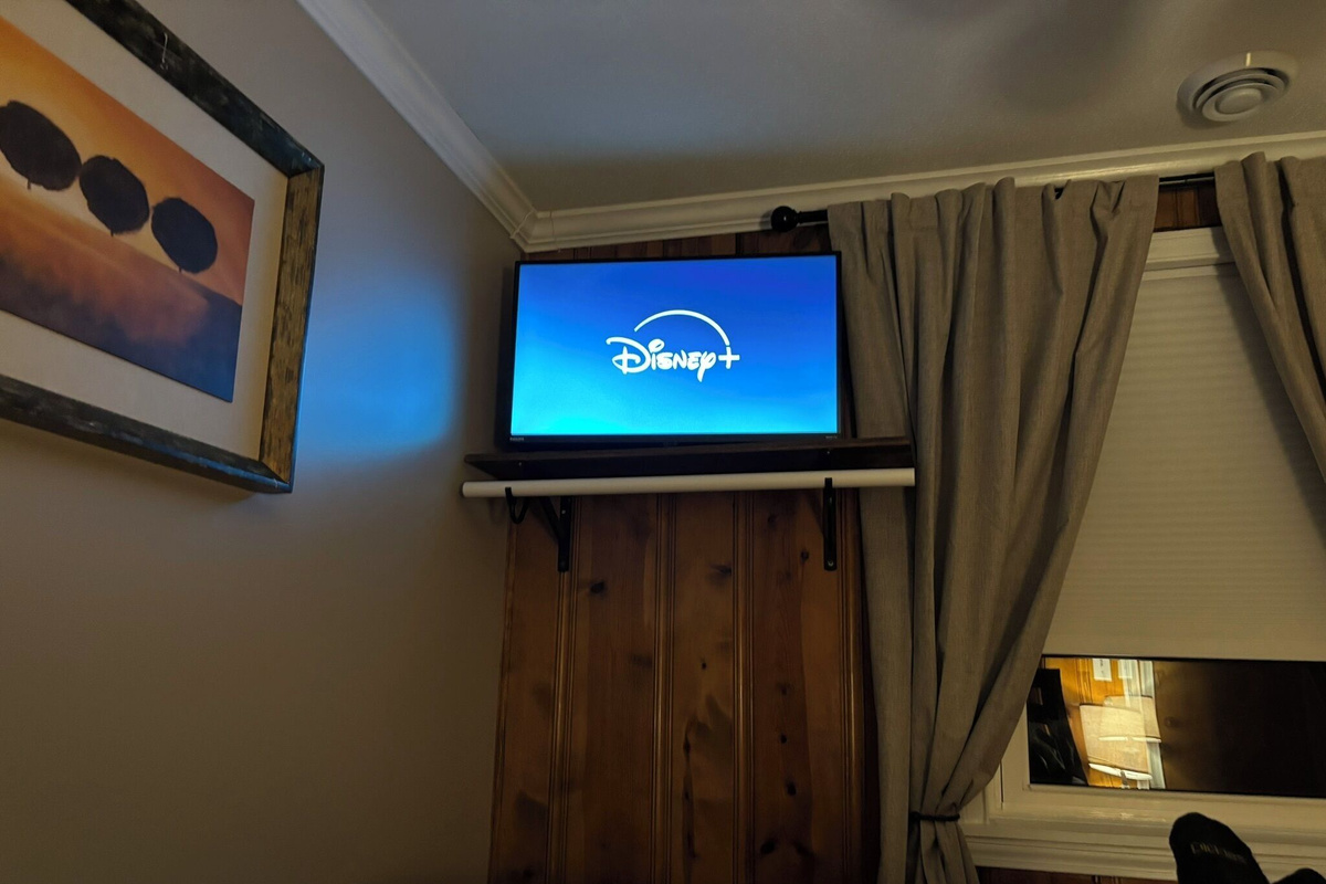 32" Roku TV to access all your favorite streaming apps. HDMI port too!