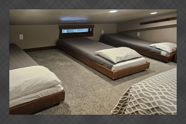 Loft area: 3 twin beds.