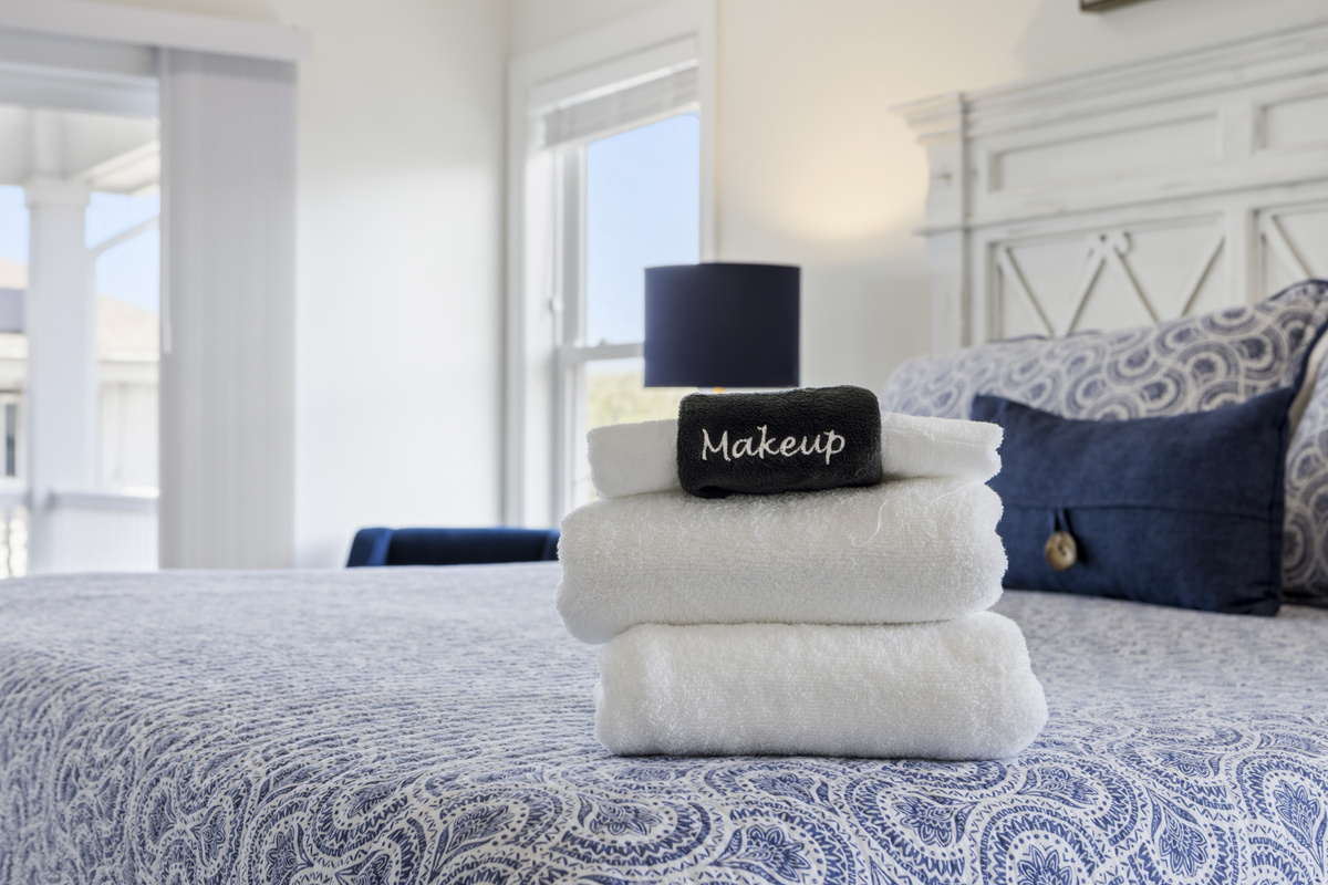 Bath & bed linens provided