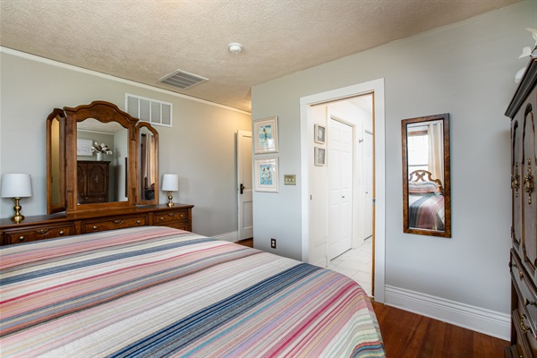 Spacious 4-Bedroom Home 1 Mi to ND Stadium!, photo 10
