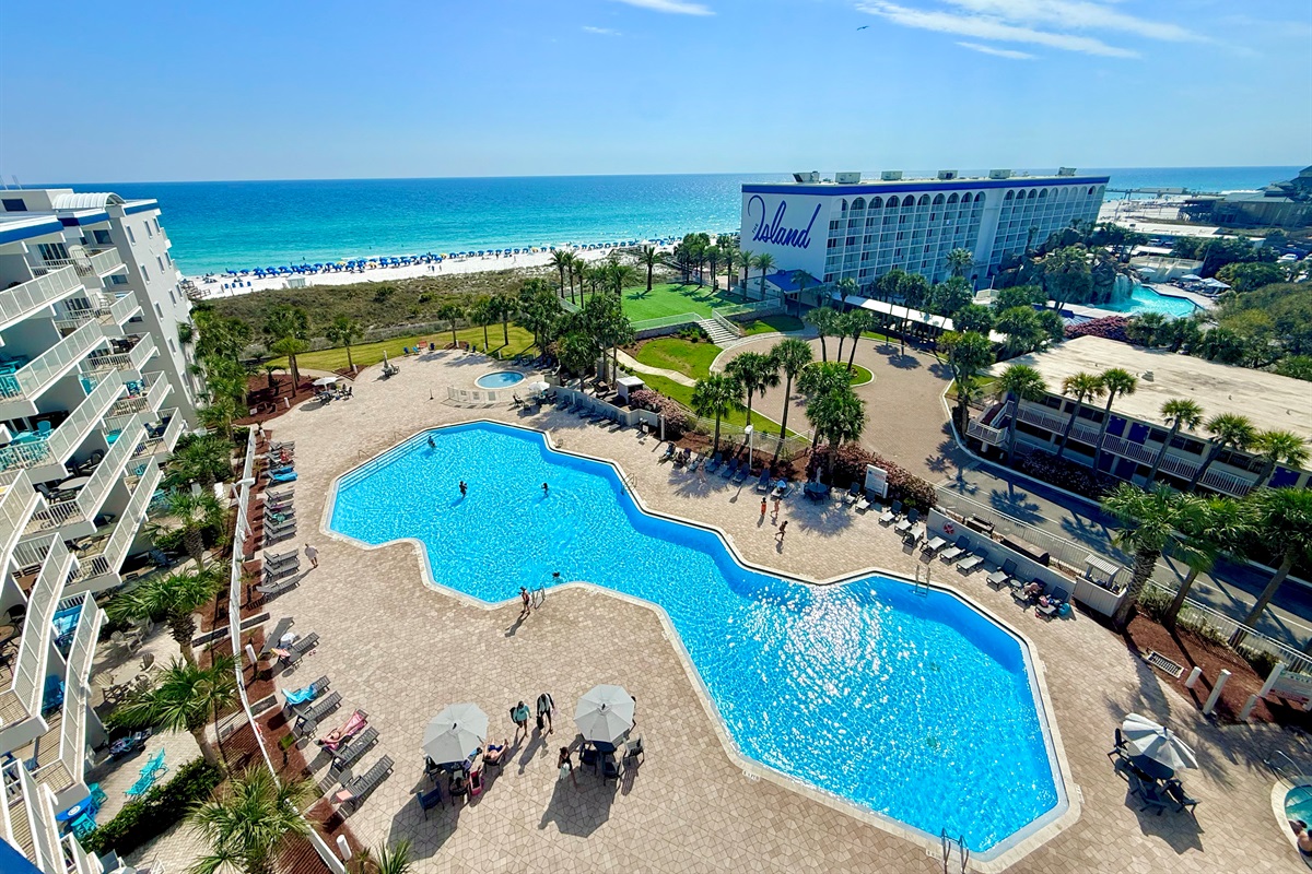 Destin West Gulfside #309: Pool Deck
