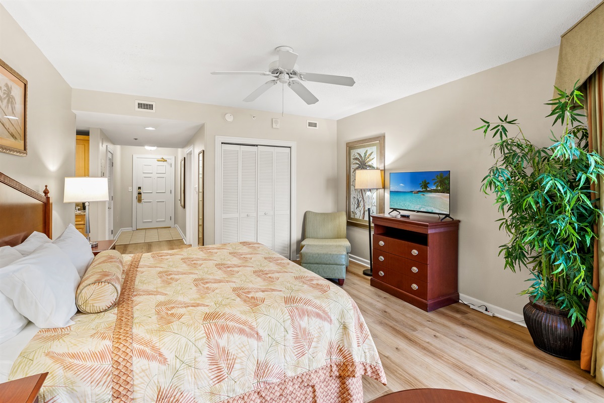 Studio - King Bed and Private En-suite