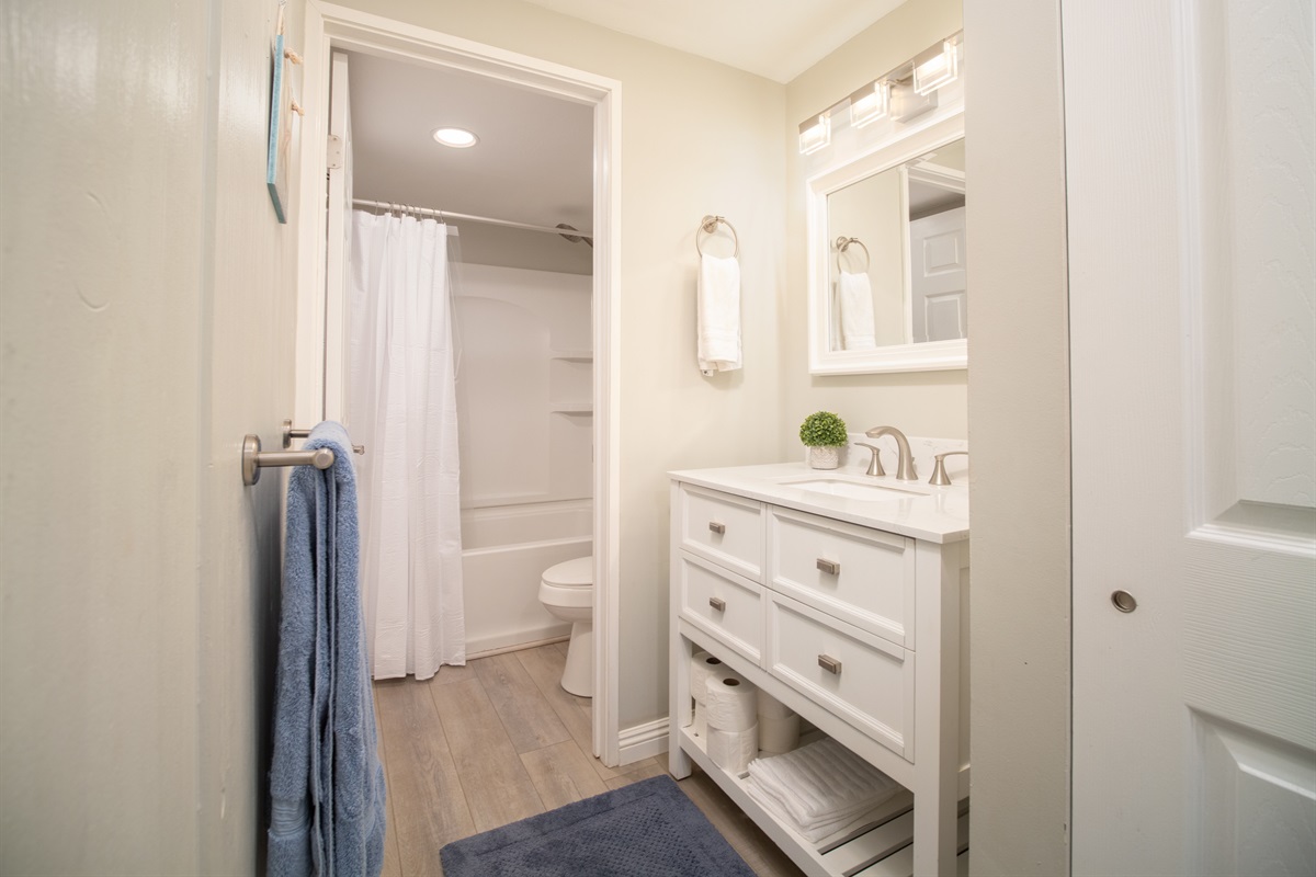 2nd Bathroom with Shower Tub