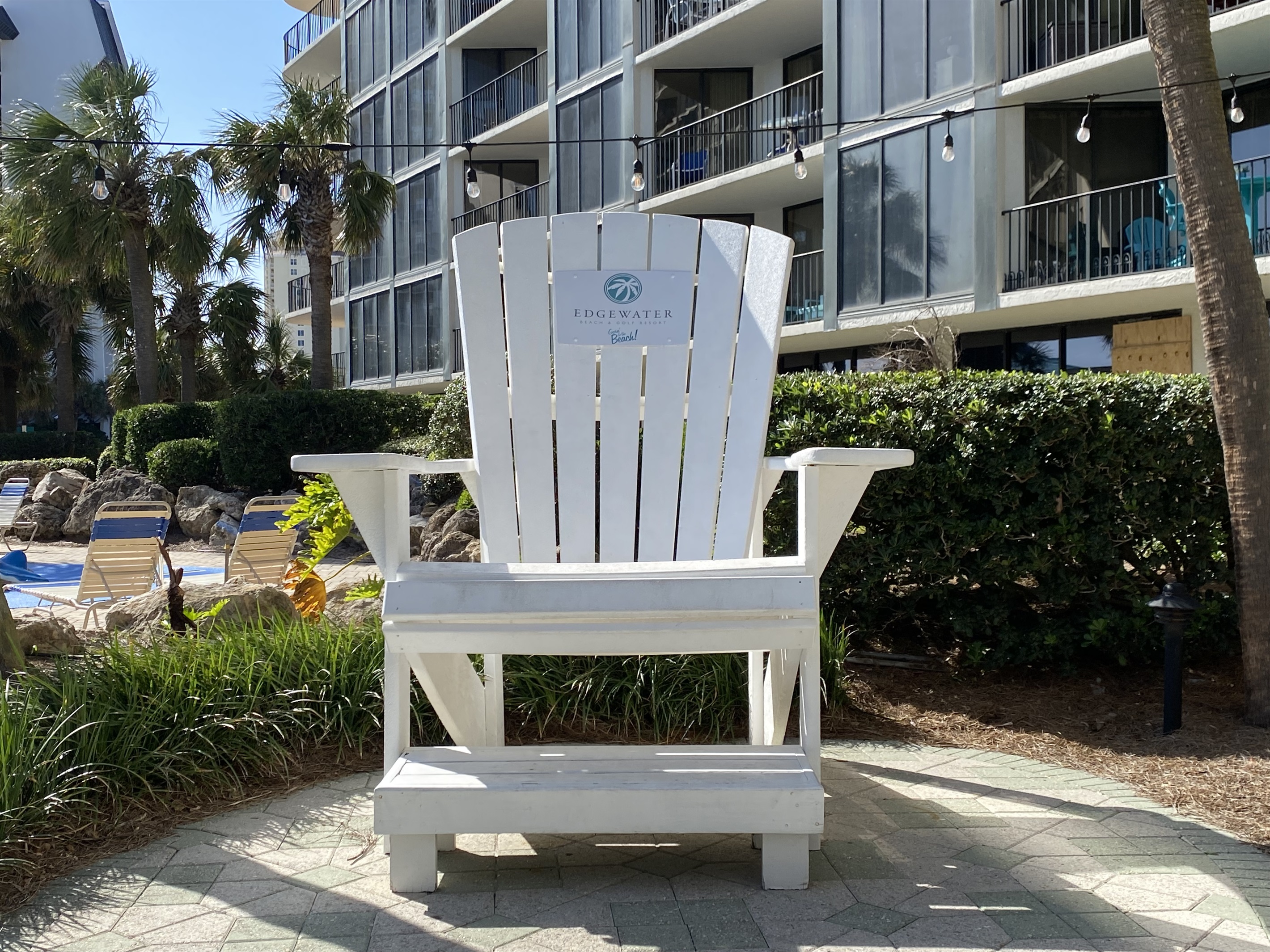 Giant chair for photo ops by splash pad!