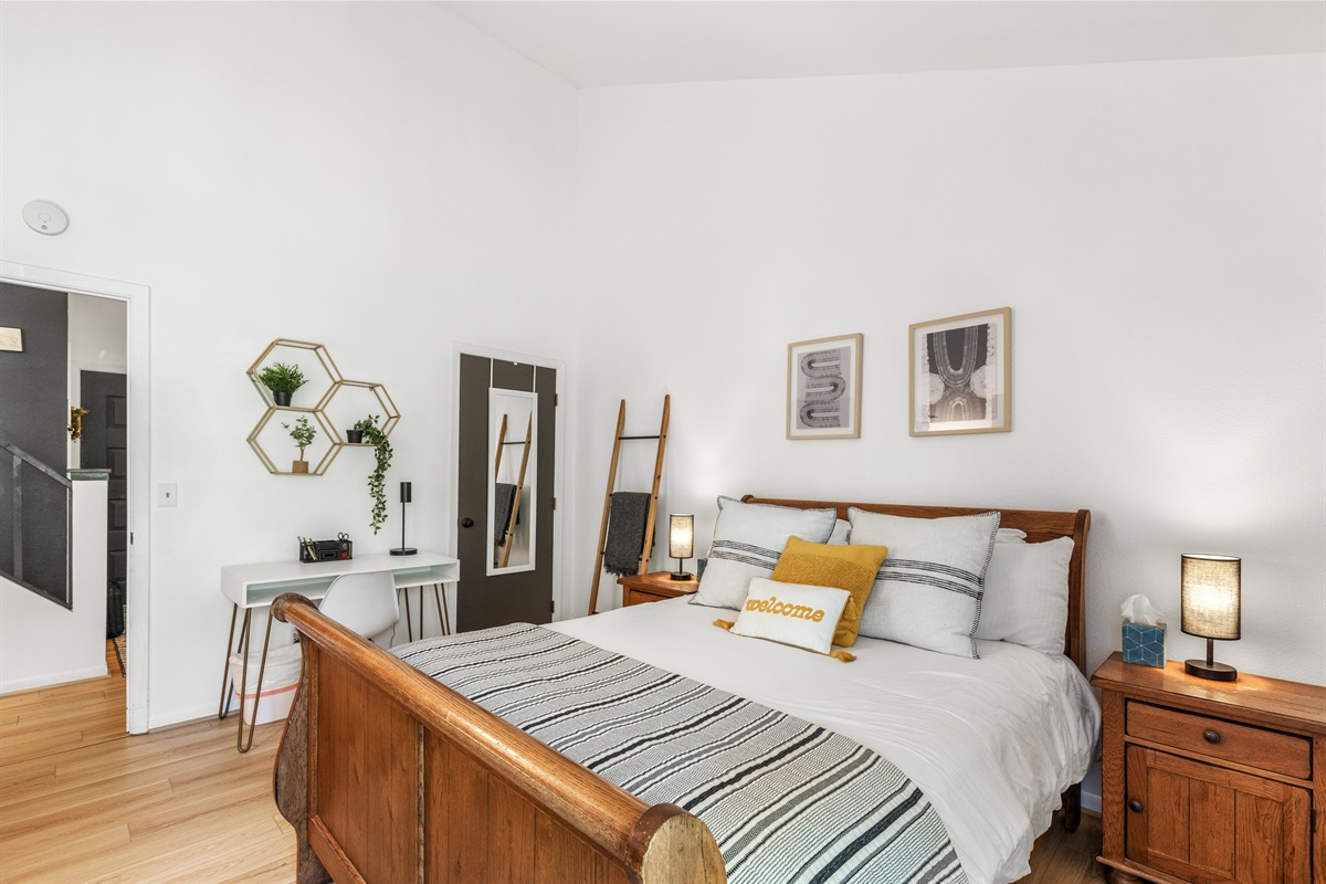 Bedroom 1, with 1 queen bed