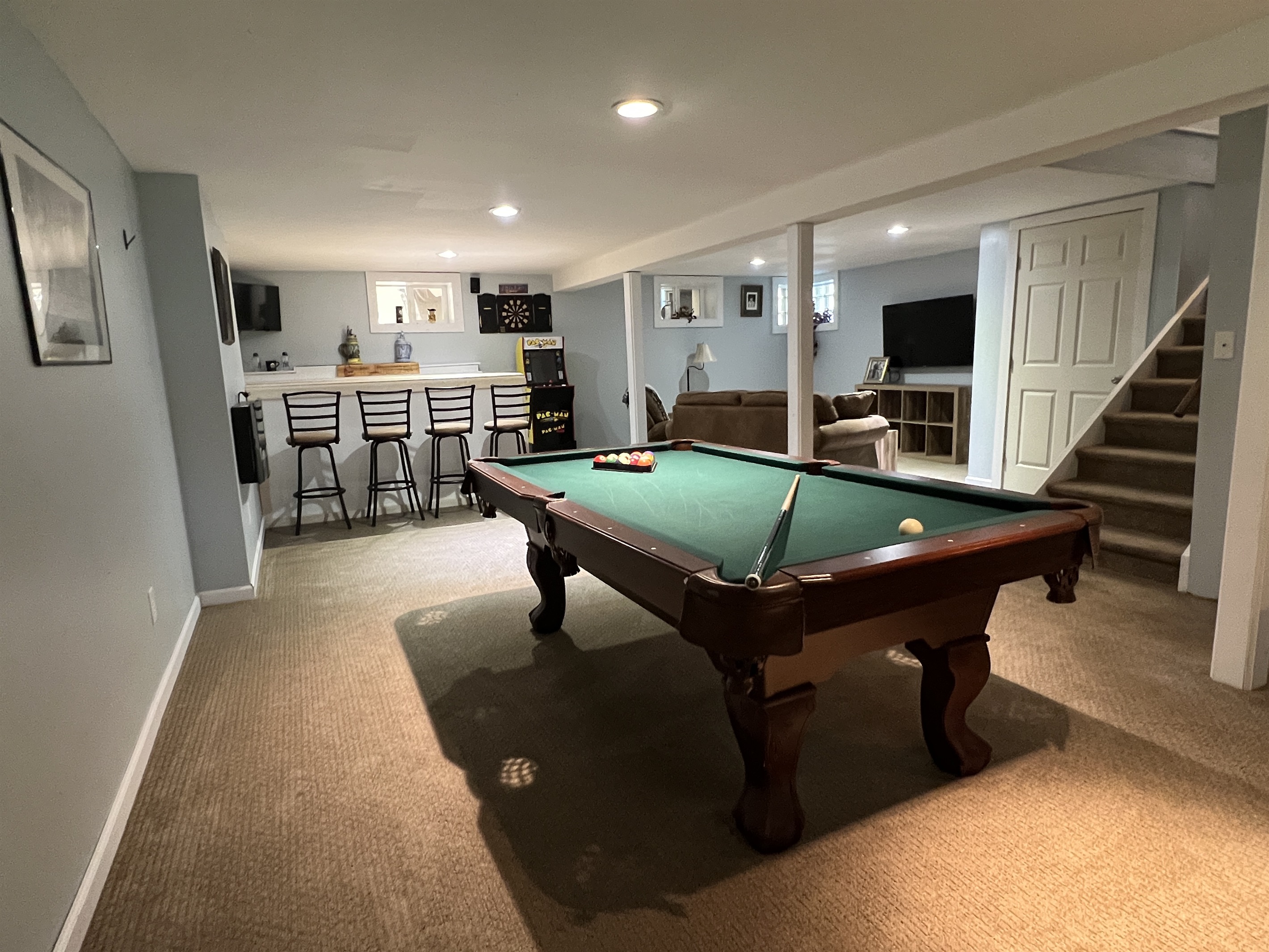 Gameroom and bar