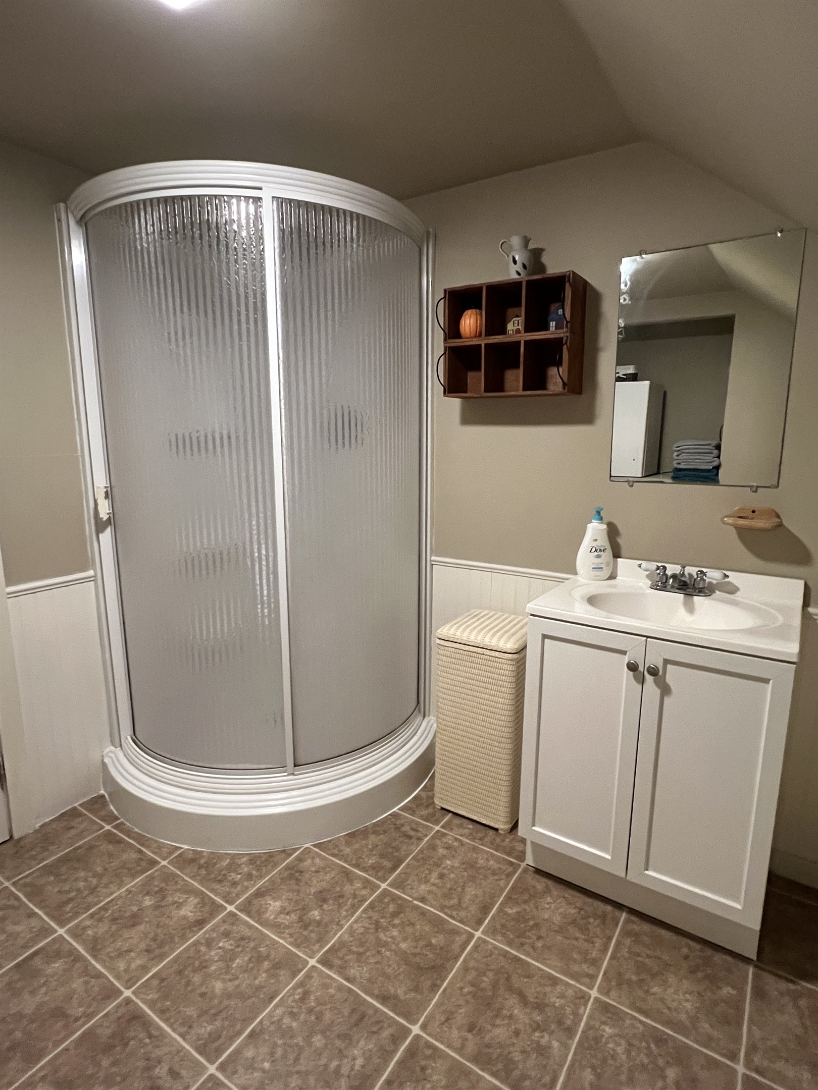 Highview Room - Bath w/ shower