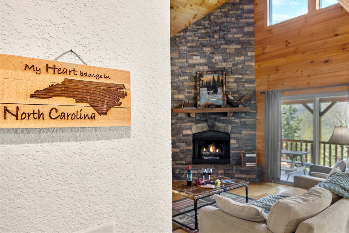 Living Room: Experience mountain charm with a stunning fireplace and inviting views!

