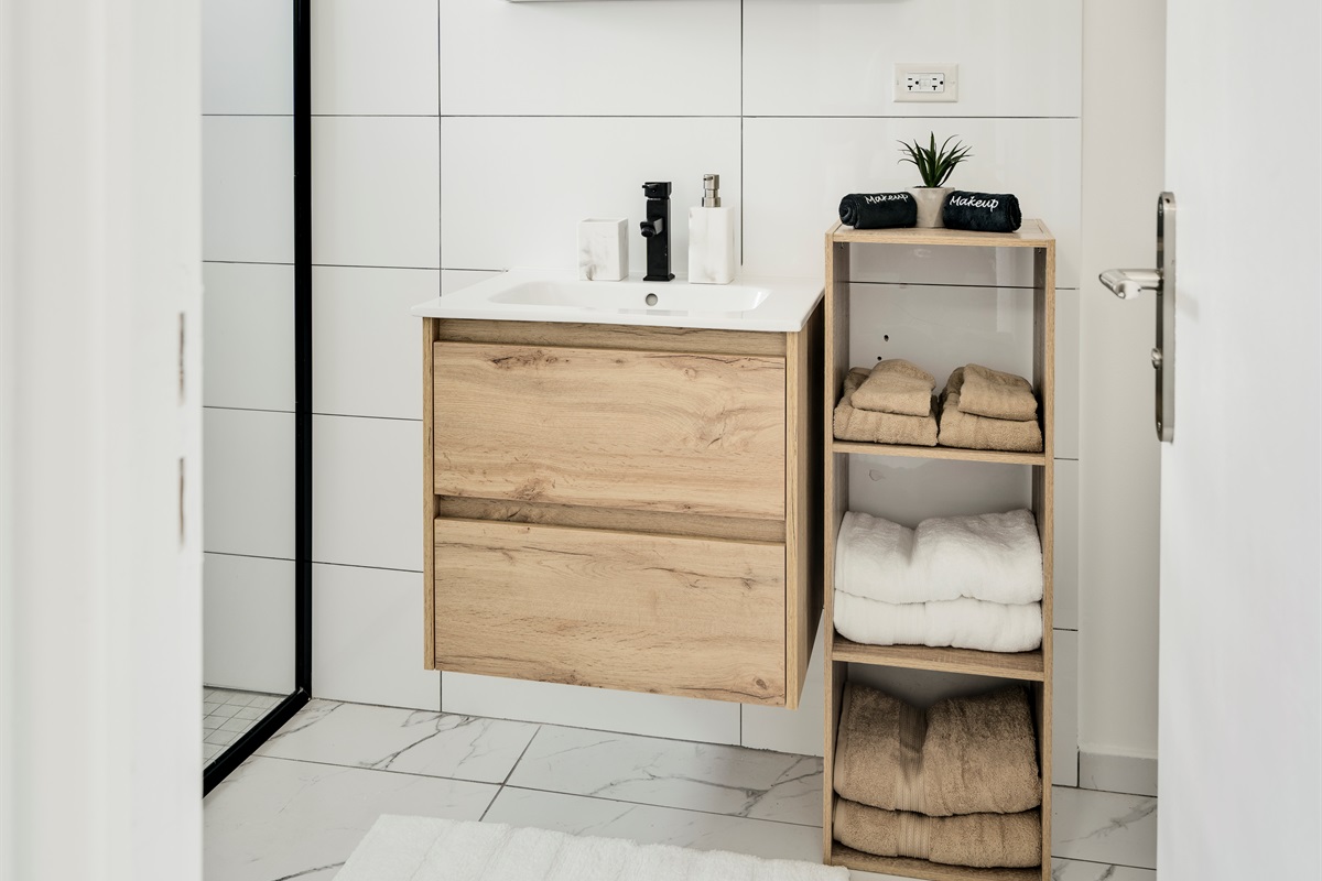 Compact Bathroom Vanity with Warm Wood Drawer & Sleek Sink