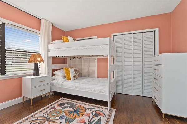 Bunk Room: Twin over Twin