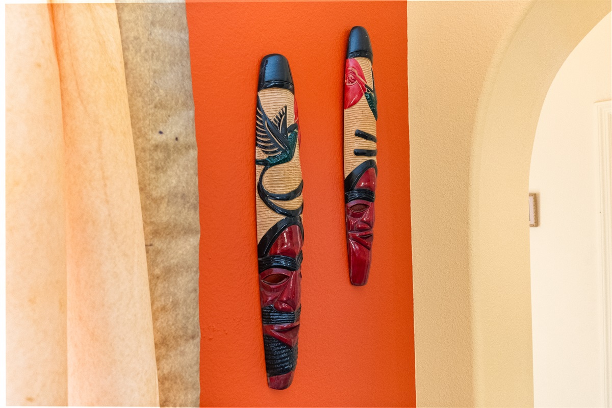 Lots of fun and tasteful African inspired decorations!